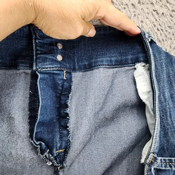 Torrid Jeans Womens 28 Medium Wash Stretch High Rise Jegging Crop *GUC* - Picture 9 of 13